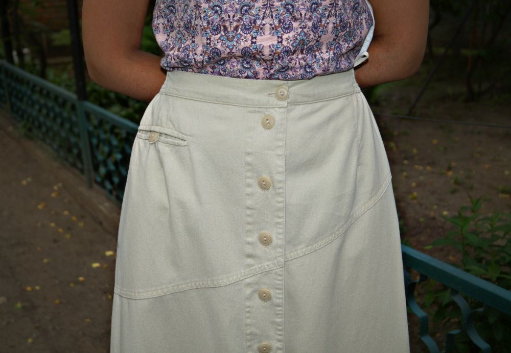 Стильна літня спідниця на ґудзиках