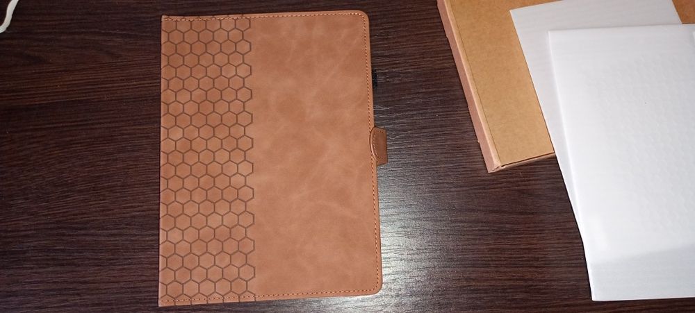 Шикарный чехол для планшета 10.+ Два защитных стекла.