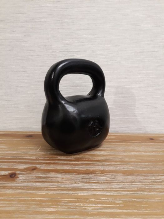 Продам небольшую гирю 16кг