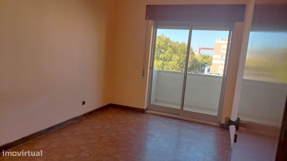 Apartamento T2 localizado no Centro da Cova da Piedade