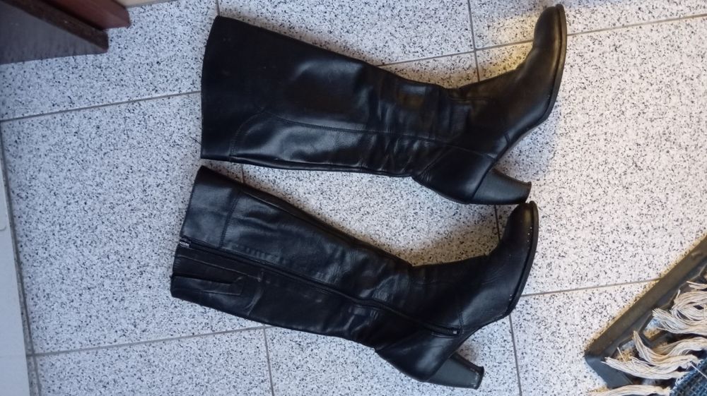 Botas pretas tamanho 36