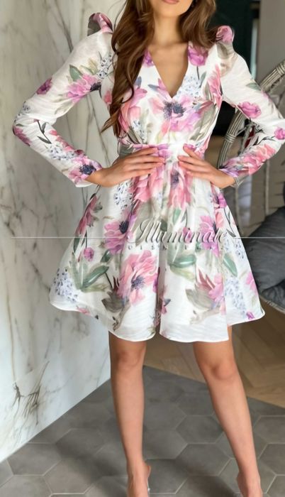 Sukienka illuminate dolly 36-38 na metce M stan idealny