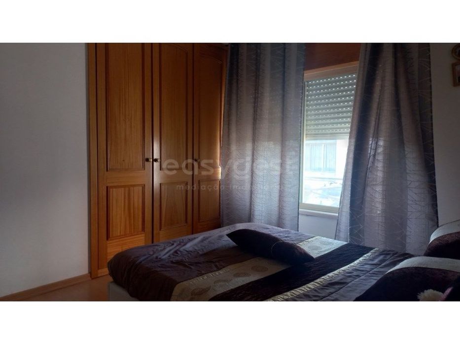 Apartamento T3 com Arrecadação e Lugar de Garagem em Santarém.