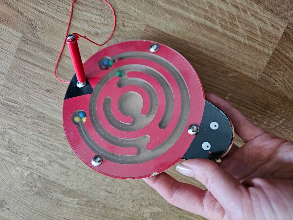 Biedronka, labirynt, gra zręcznościowa