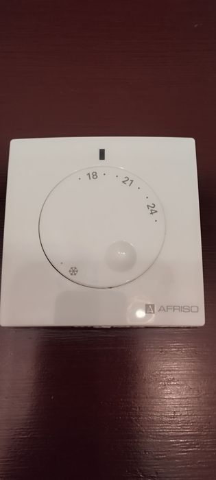 Przewodowy czujnik temperatury pokojowej AFRISO