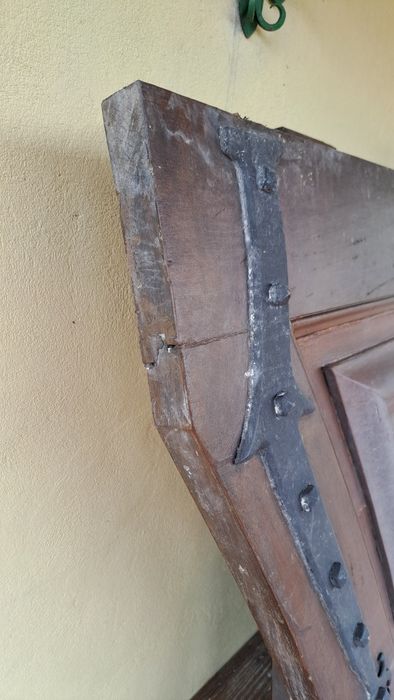 Portões em madeira maciça