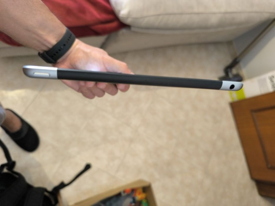 iPad 6ª Geração 128GB (Wi-Fi + Cellular) - Impecável / Space Gray