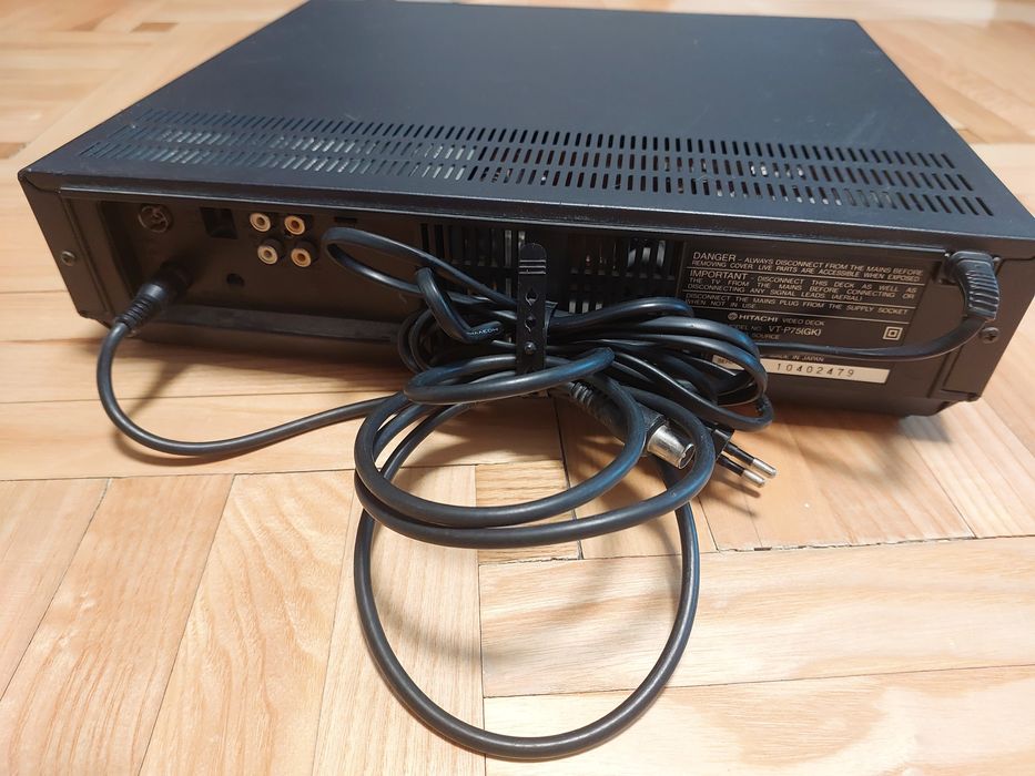Відеомагнітофон HITACHI VT - P75