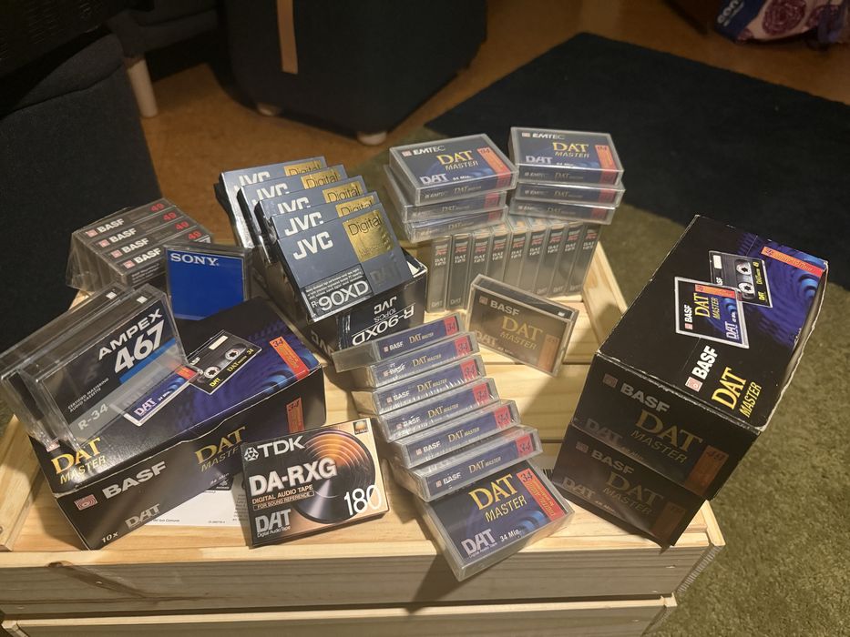 Lote 71 cassetes DAT novas / seladas – BASF, Maxell, TDK, Sony