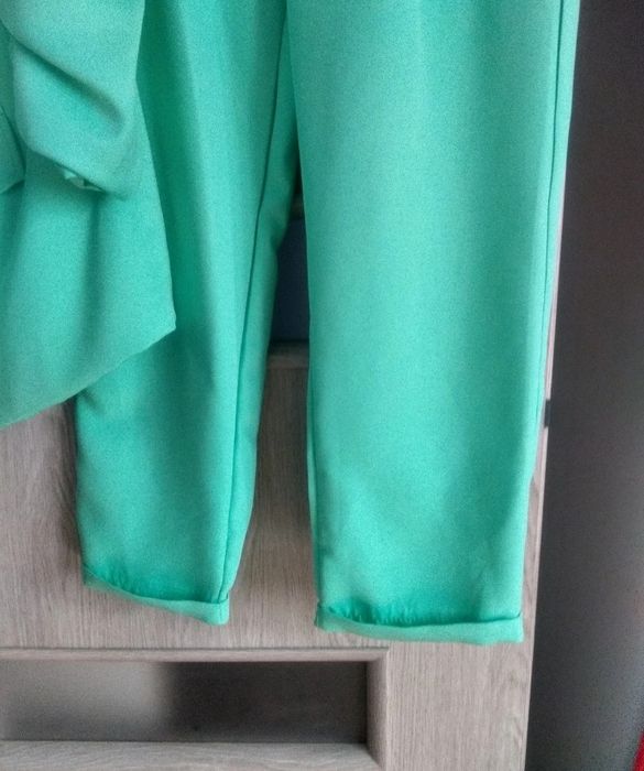 Nowy z metką miętowy garnitur damski