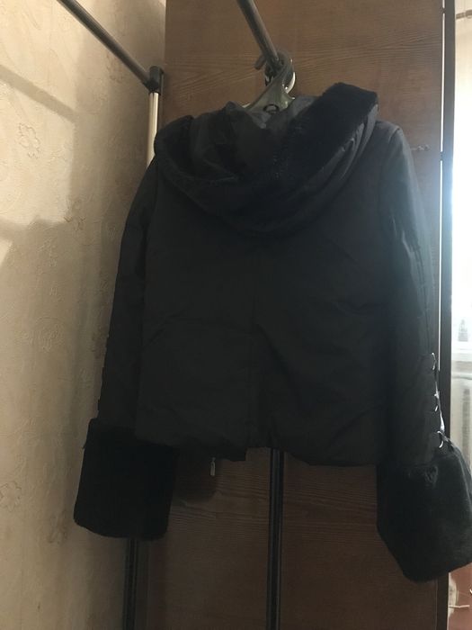 Коротка осіння куртка