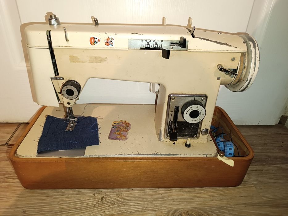 Maszyna do szycia Łucznik walizkowa