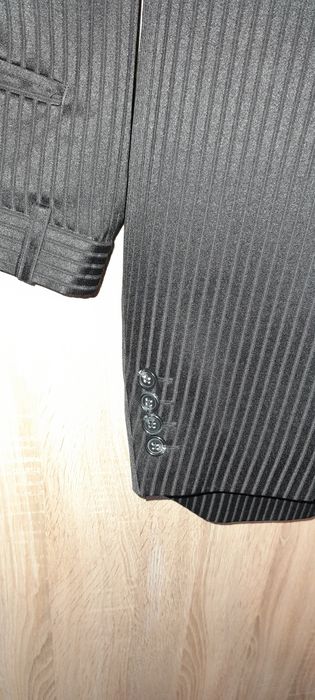 Nowoczesny garnitur męski czarny w prążki na 182-cm wzrostu