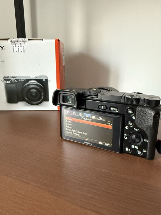 Sony a6100 com lente E PZ 16-50mm F3.5-5.6 + extras