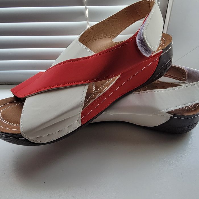 Босоніжки, нові та легкі