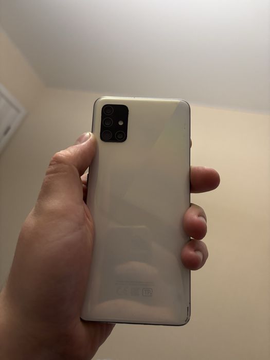 Продам Samsung A51 6 на 128