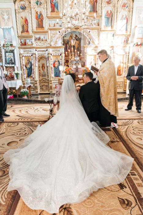 Продам весільну сукню