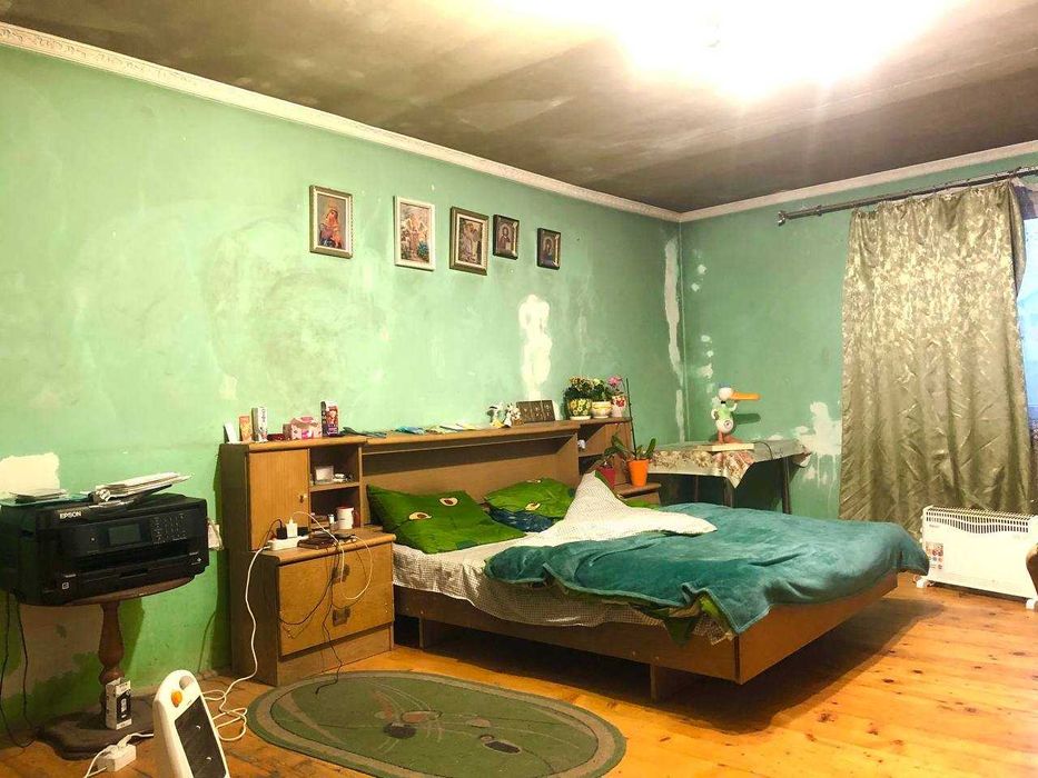 Продаж будинку і земельної ділянки