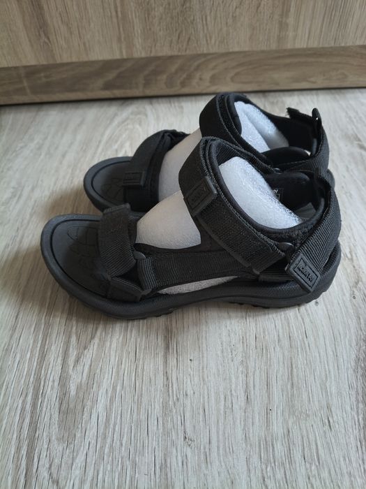 Nowe sandały dla chłopca 32