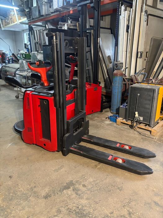 stacker linde L12 AP