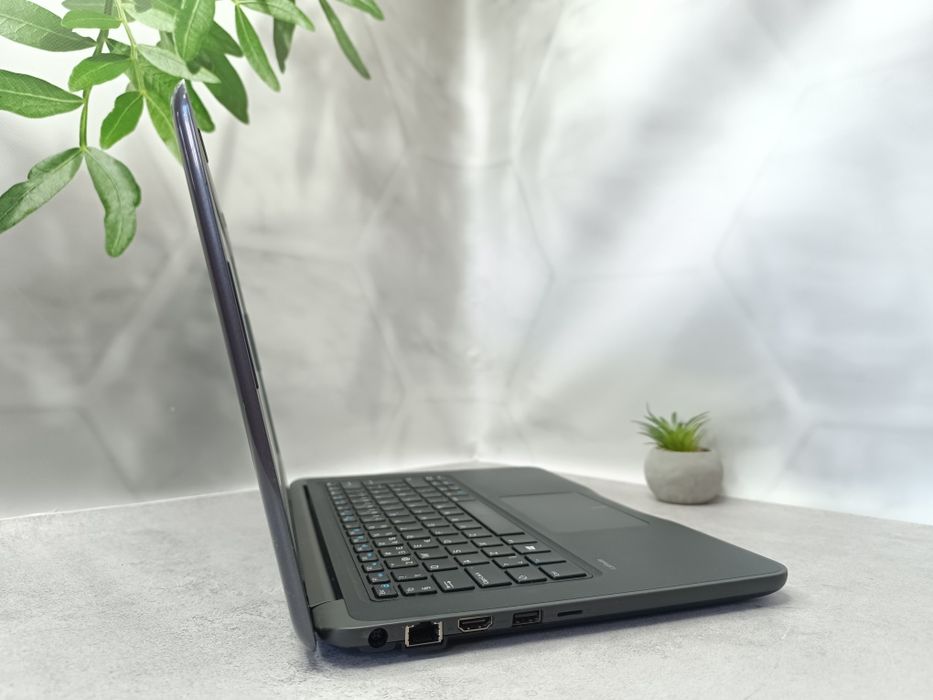 Ноутбук Dell Latitude 3380/i3-6006U/8 ГБ DDR4/SSD 256 GB/13.3 " HD