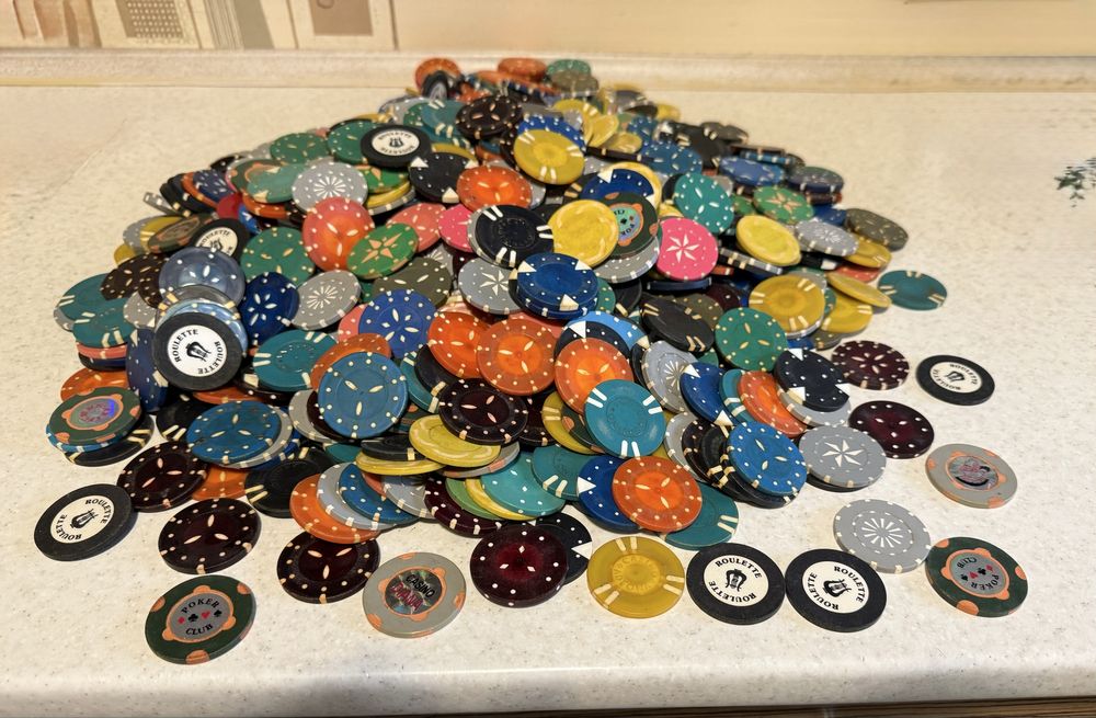 Ігрові фішки для покеру та рулетки