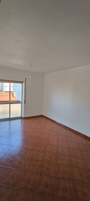 Alugo Apartamento T2  - Estação Parque de Exposições, Lousã