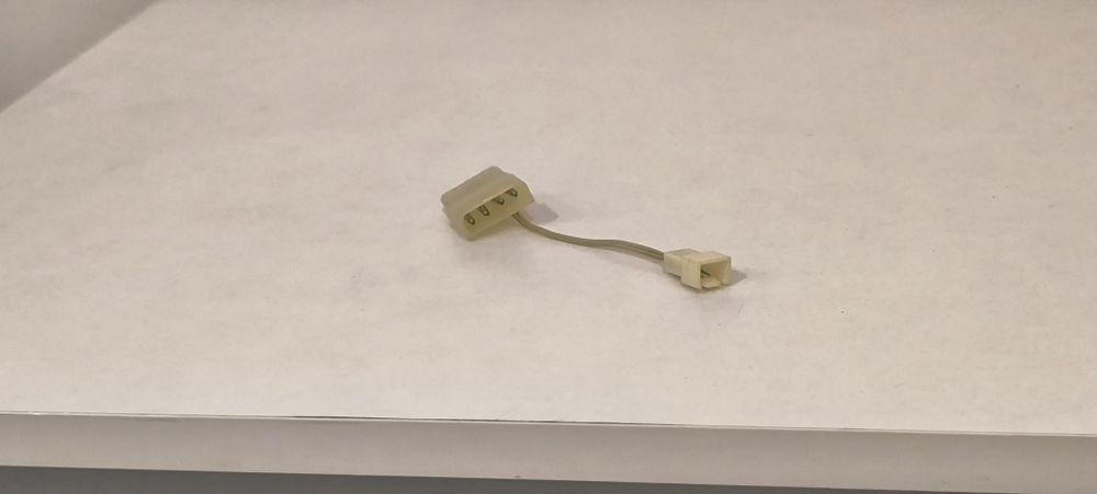 Adapter przejściówka zasilania Molex 4-pin na wentylator 2-pin / 3-pin PC 11cm