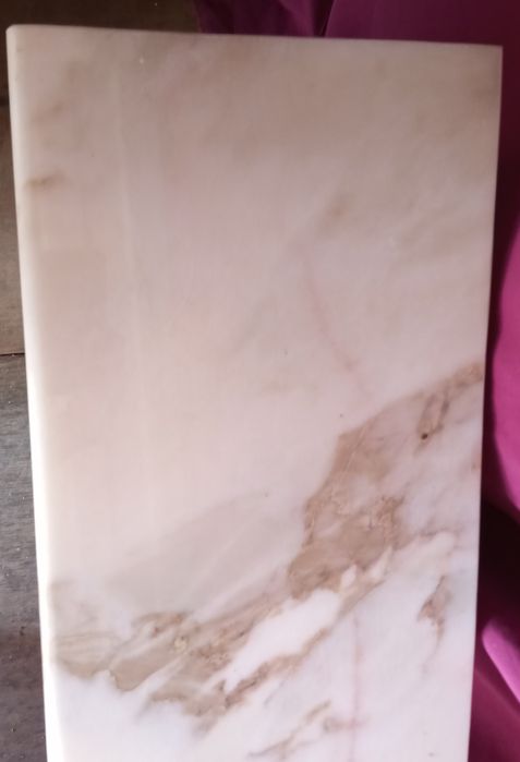 Mesa pequena de mármore