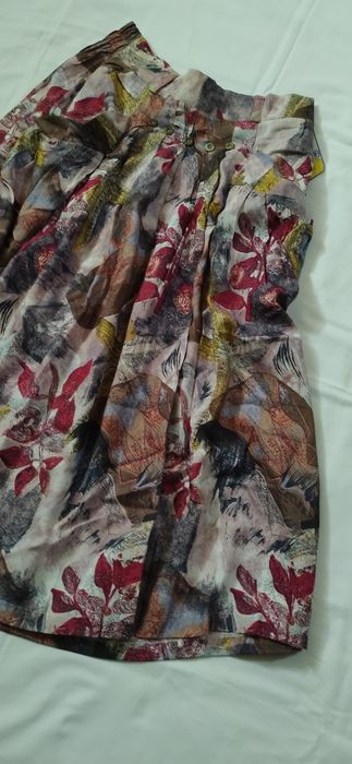 Saia rodada em viscose.
