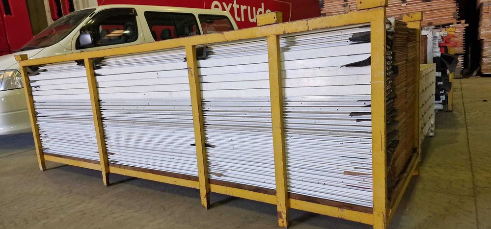 Perfis em alumínio lacado a branco