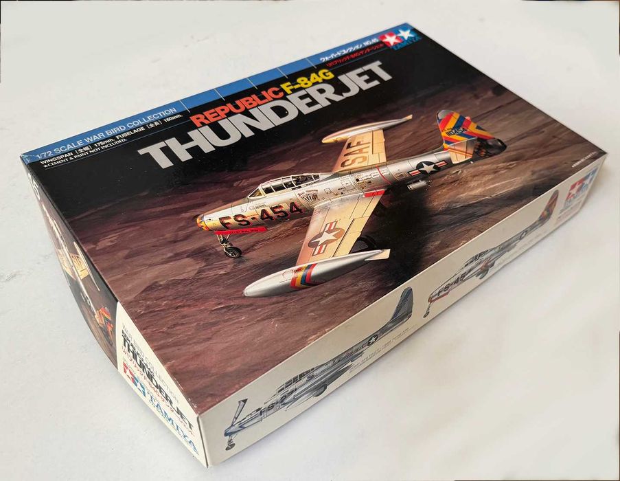 Tamiya_Republic F-84G Thunderjet. ESc.1:72. Completo e como novo.