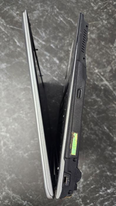 Asus F3Jr ноутбук

Рабочий, матрица целая, был надбит угол, залили смо