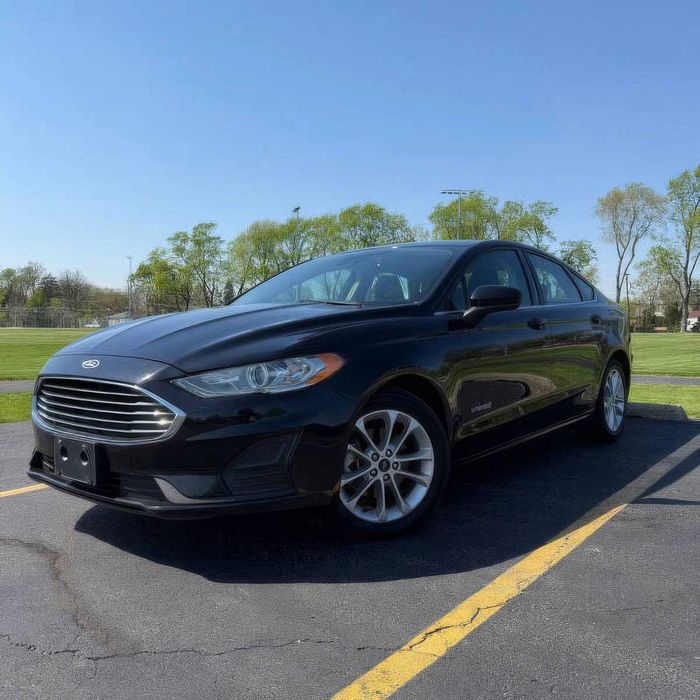 Ford Fusion Titanium Hybrid      2019