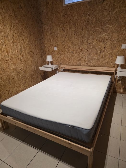 Cama e colchão IKEA