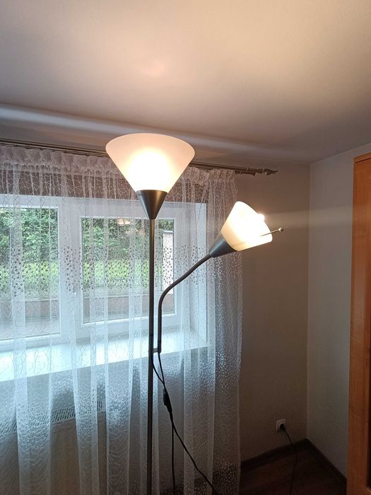 Lampa stojąca        .