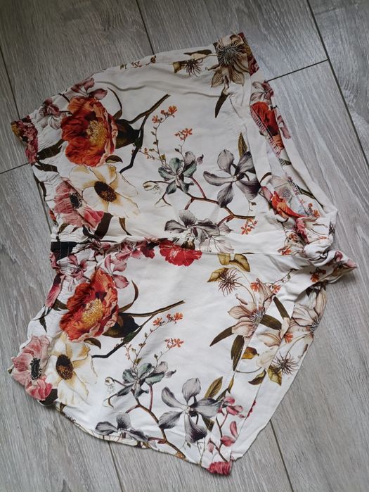 Spodenki letnie w kwiaty