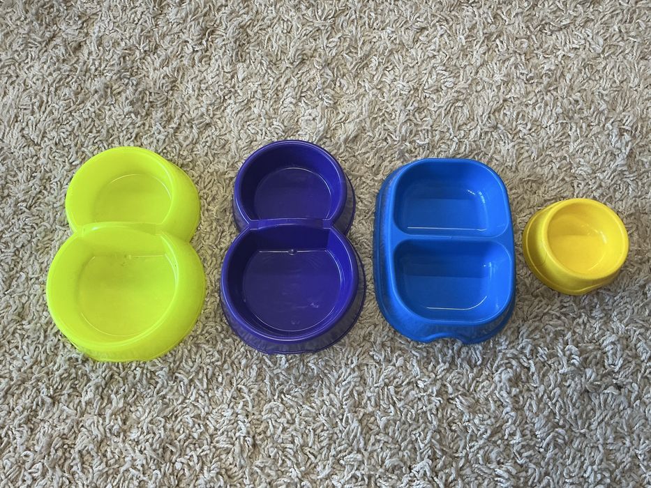Миски для кошек и собак.