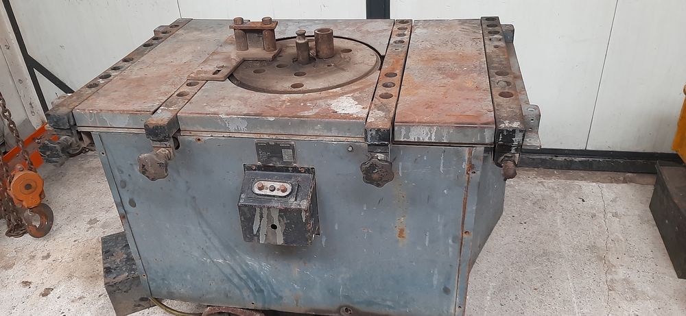 Mechaniczna giętarka do prętów