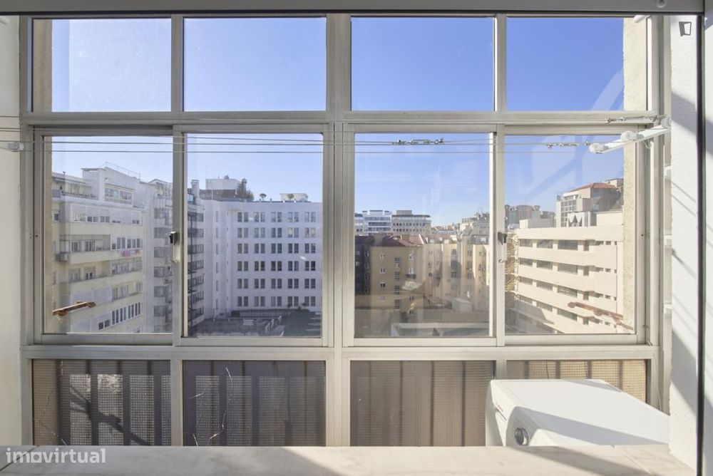 Quarto - localizado em Entrecampos Lisbon