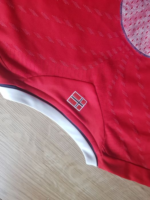 Koszulka sportowa piłkarska męska marki Umbro rozmiar M/L.