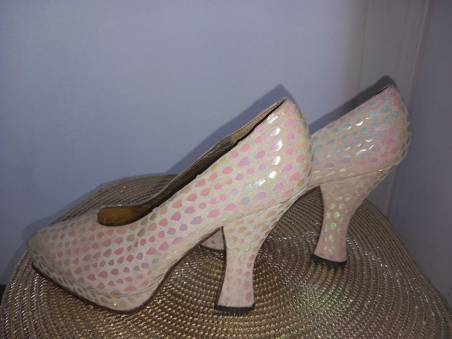 Buty damskie czółenka na obcasie wyższa "kaczuszka" roz 36,5  używane