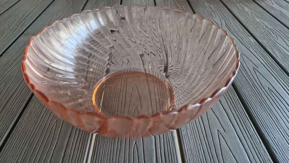 Taça de vidro rosa velho