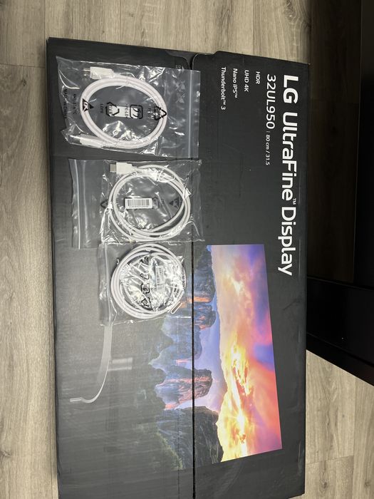 Монітор LG 32UL950 - W