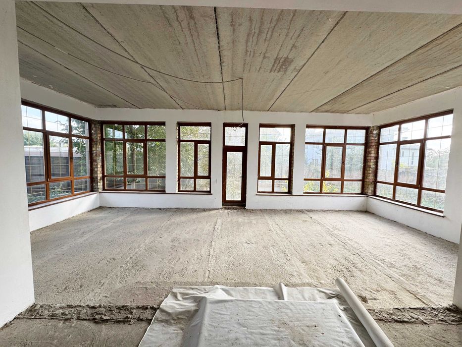 Дом в Совиньоне, ул. Бризова. 9 соток. Есть подвал. Гараж на 2 авто