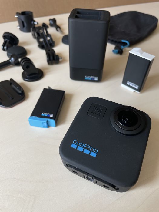 GoPro MAX 360  2 + 2 батереї і док станція