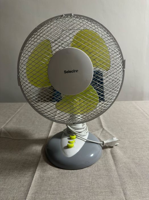 Wentylator mały, 2 tryby pracy, z osłoną, na stół wolnostojący
