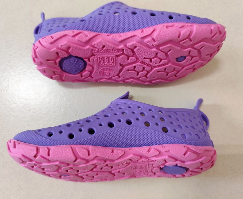 Aquashoes para Menina - Decathlon (T. 25)