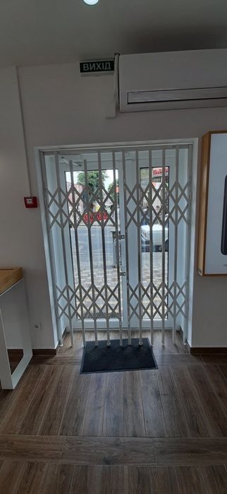 Раздвижные решетки для банков, офисов, витрин магазинов, шахт лифтов