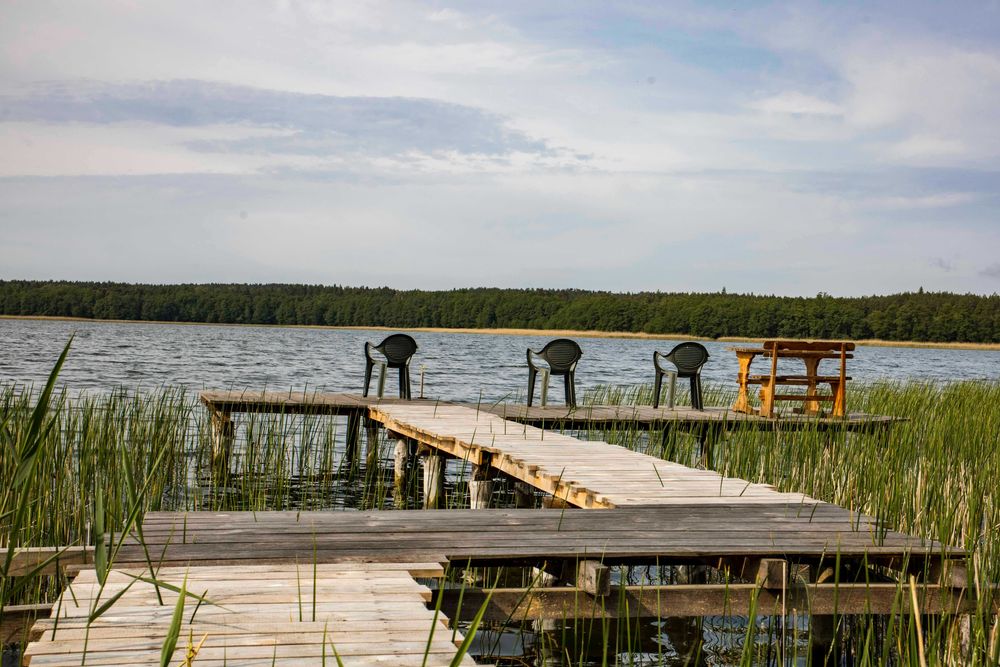 dom nad Saskiem z prywatnym pomostem.
